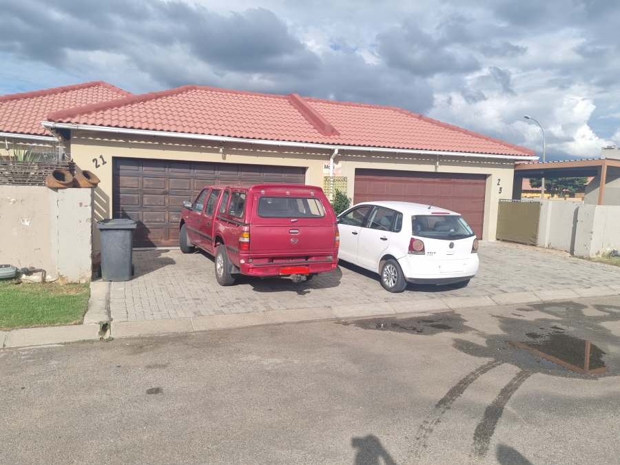 4 Bedroom Property for Sale in Waterval East North West